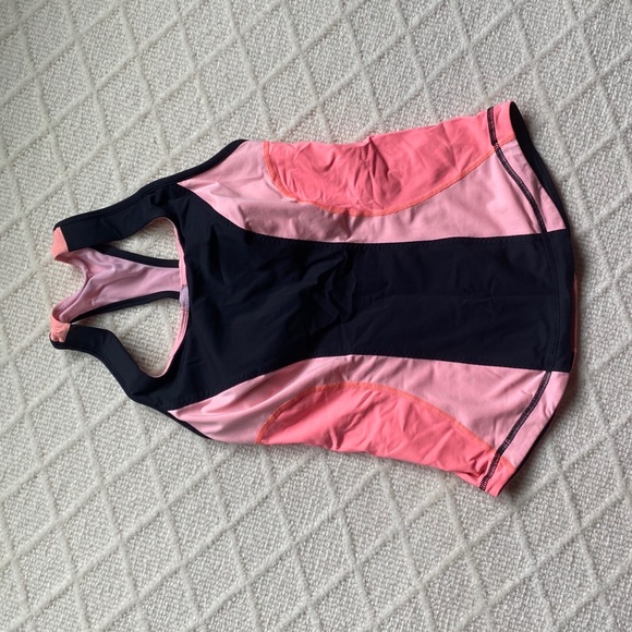 Lululemon color-blocked tank w built in bra - Picture 4 of 4